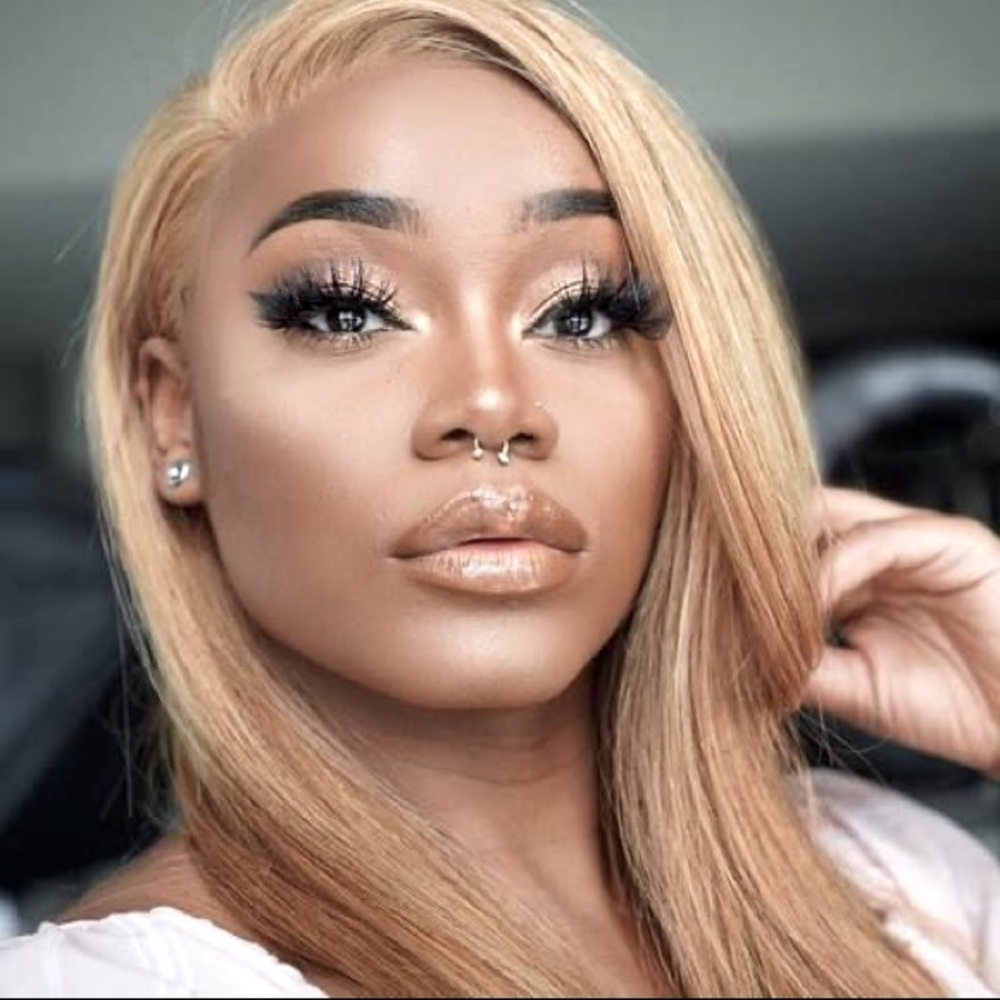 - 22” HONEY BLONDE LACE FRONT CELEB WIG *NEW*
